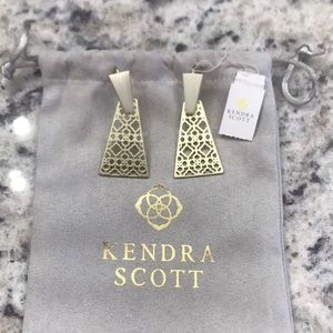 NWT Kendra Scott Gold dangle earrings